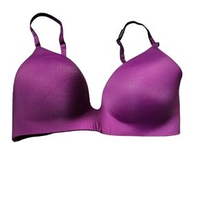 Victoria secret tshirt lightly lined, wireless bra 🆕‎